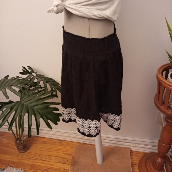 2/$20🥳 Old Navy embroidered skirt size Medium - Picture 5 of 9